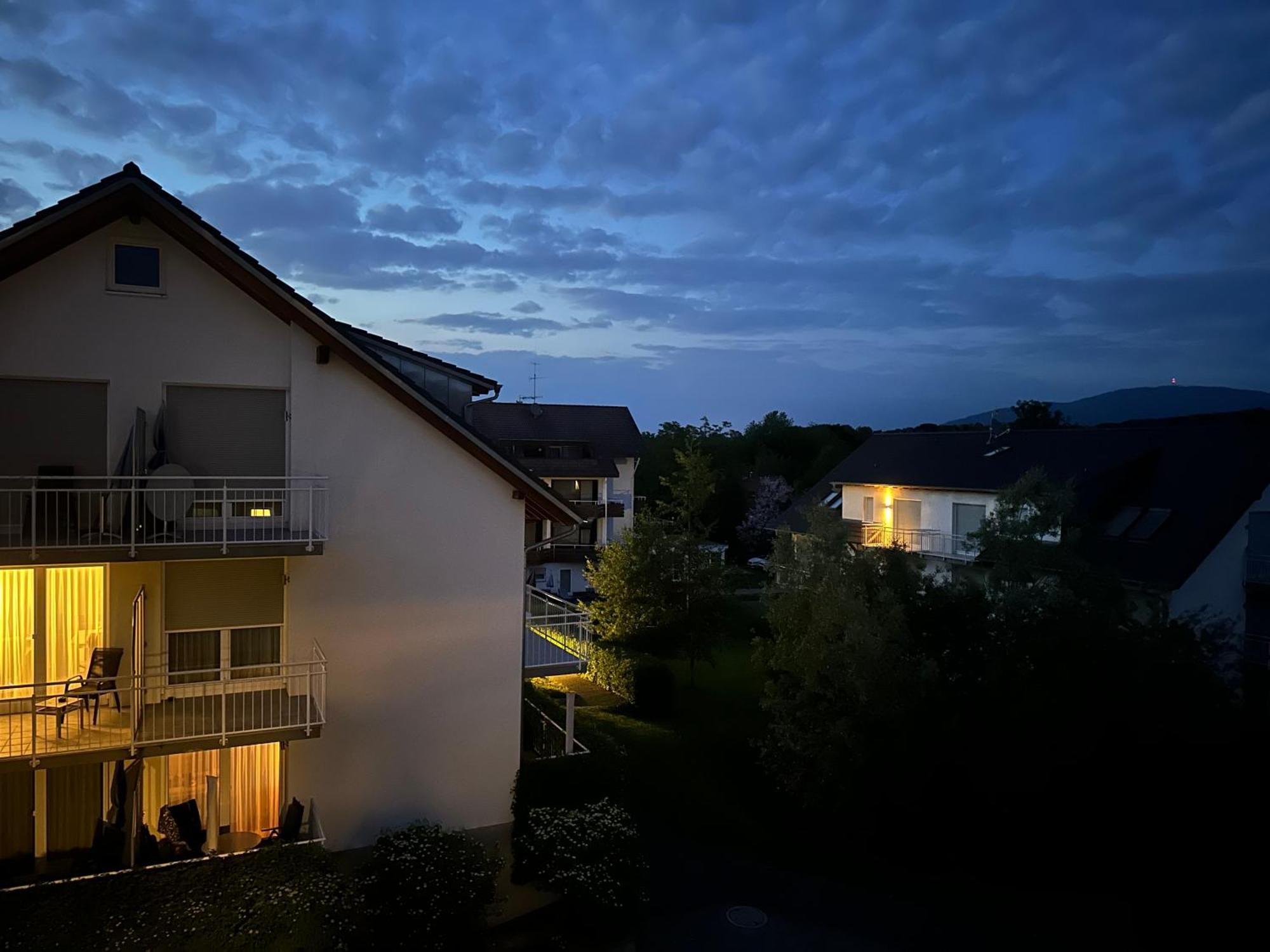 2-Zimmer-Ferienwohnung Mit Hotelservice Und 2 Balkons - Golf, Bike Und Wellness Im Markgraeflerland Bad Bellingen Exterior photo